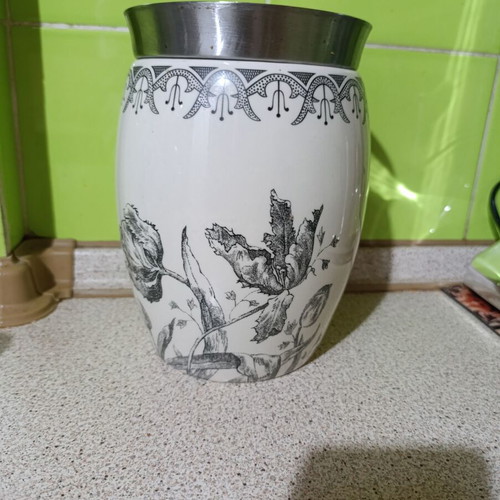 Food storage jar like new with metal lid 20cm NAVA