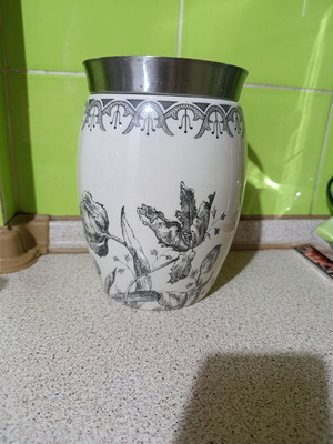 Food storage jar like new with metal lid 20cm NAVA