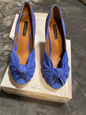 Blue suede peep toe pumps with platform and high heel like new, size 41
