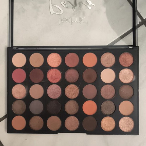 Technic Paris pressed pigments eyeshadow palette used