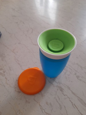 Munchkin training cup with lid, BPA free