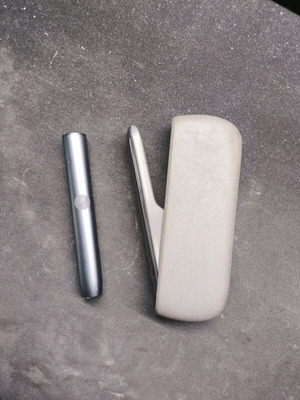 IQOS ILUMA Pebble green νέα συσκευή καπνού με stick Terea