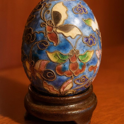 Cloisonne Egg collectible, regular size, enamel and gold