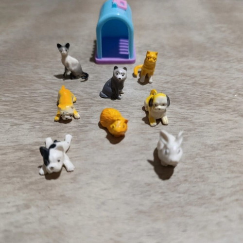 Schleich animal figures set of 5 with house used