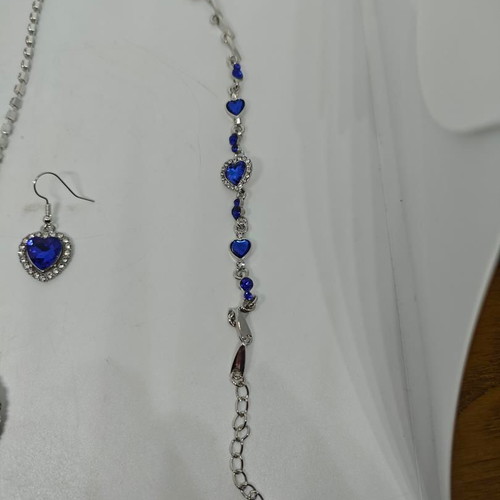 Heart of the Ocean jewelry set like new, pendant, earrings, bracelet