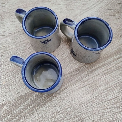 Set of 3 small stoneware cups with saltglaze