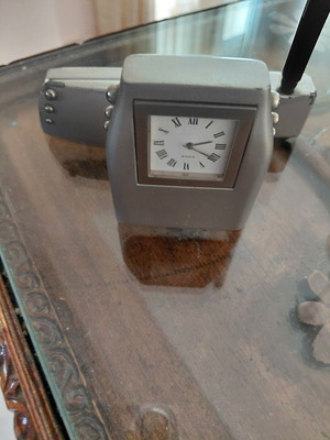 Metallic silver desk set like new with analog tabletop clock