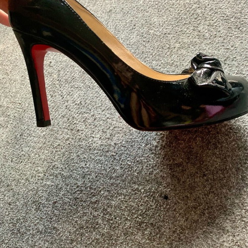 Roberto Venuti Milano patent leather pumps like new with red sole