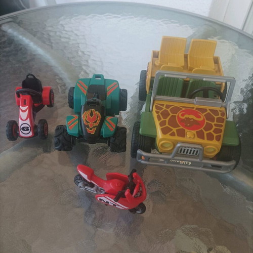 Playmobil cars pack of 4 in very good condition with gift figures