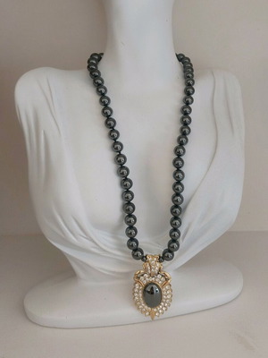 Vintage Faux bijoux κολιέ κοντό μεταχειρισμένο με αιματίτη και στρας