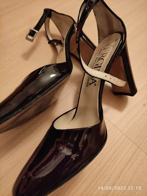 Vergina patent leather sandal burgundy/brown size 36 like new