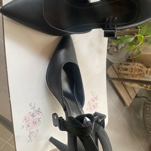 Kendall & Kylie pumps new, black, size 39 with strap