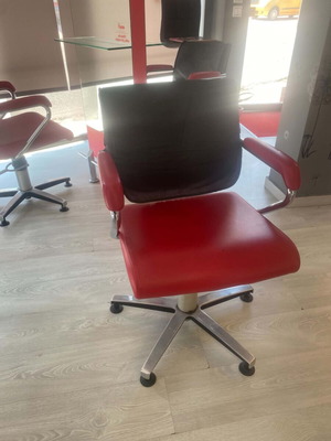 Leather salon chairs used, pack of 8 with hydraulic mechanism