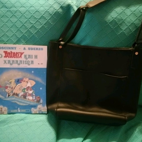 Black shoulder bag new with front pocket and zipper