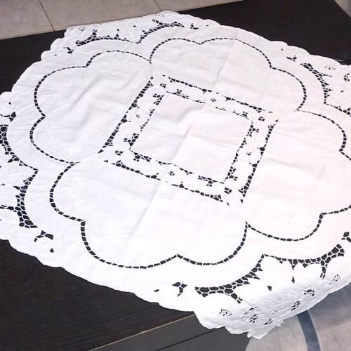 Cutwork tablecloth white like new