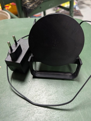 Belkin wireless charger and Bluetooth speaker like new