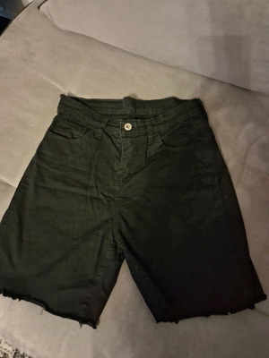 Bermuda shorts black and white elastic like new, size S