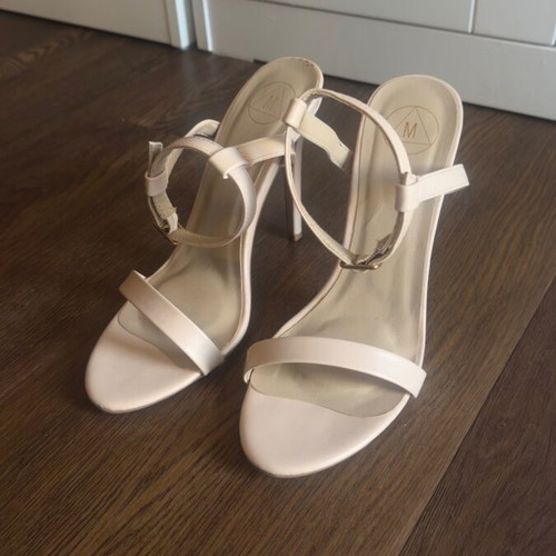 Missguided nude sandal like new, size 39