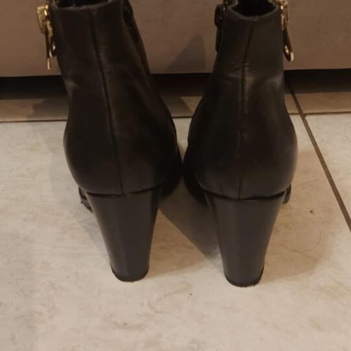 Black leather ankle boots River Island size 39 like new