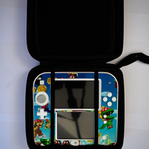 Nintendo 2DS White & Red Edition used, complete set