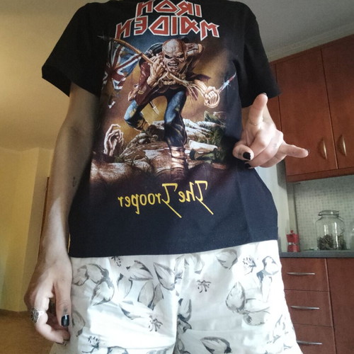 Iron Maiden Hot Rock T-shirt small size like new
