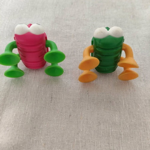 Kinder Surprise Bugs Ventouses like new, 2 pieces pink and green