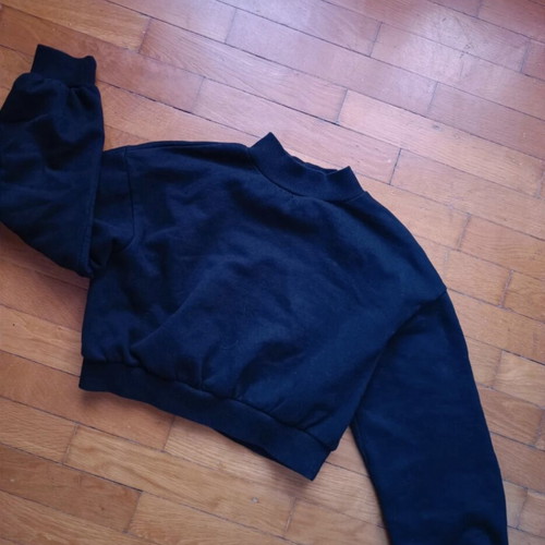 Bershka short sweatshirt black like new, size M