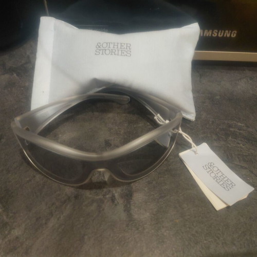 & Other Stories Bold Oval Frame Sunglasses new, sport chic, transparent grey