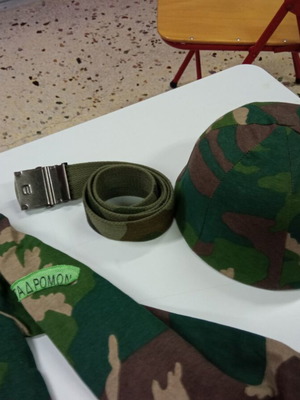 Στολή φαντάρου τριών τεμαχίων με παραλλαγή, κράνος και ζώνη για 10 ετών
