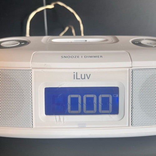 iLuv Radio Alarm Clock like new, Dock Speakers
