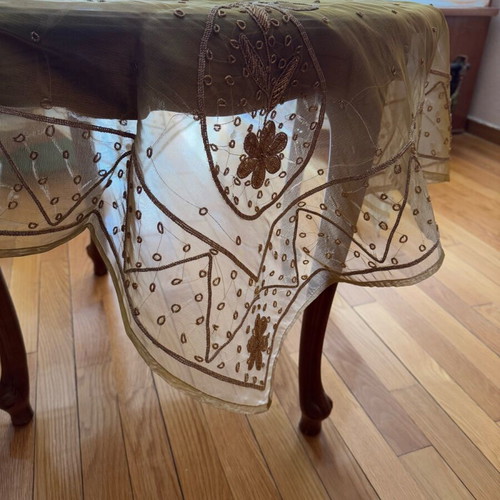 Embroidered tablecloth 101x104 new
