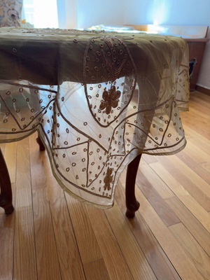 Embroidered tablecloth 101x104 new