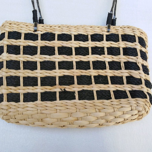 Woven shoulder bag new, black beige