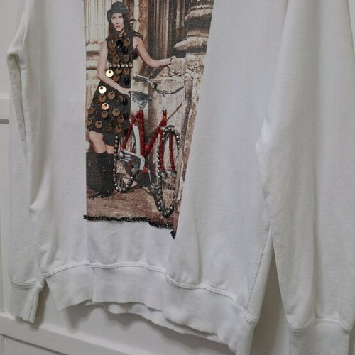 White Pink Woman sweatshirt like new with rhinestones and sequins