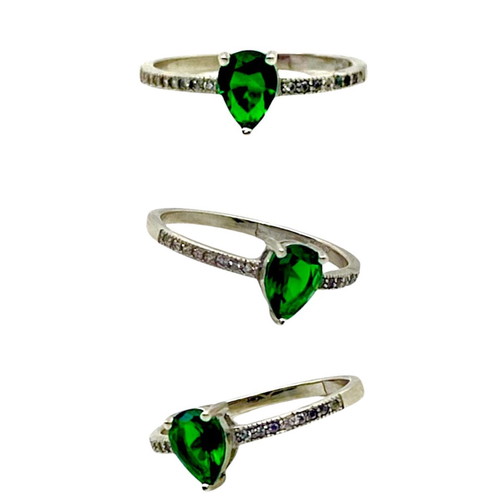 Silver ring like new with 16 Swarovski crystals and emerald size N15
