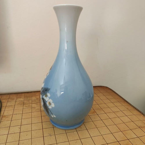 Royal Copenhagen porcelain vase 863/51 with handpainted apple blossom design