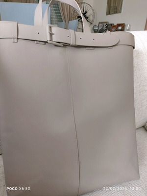 Unisex H&M vegan leather tote bag in almost new condition, beige