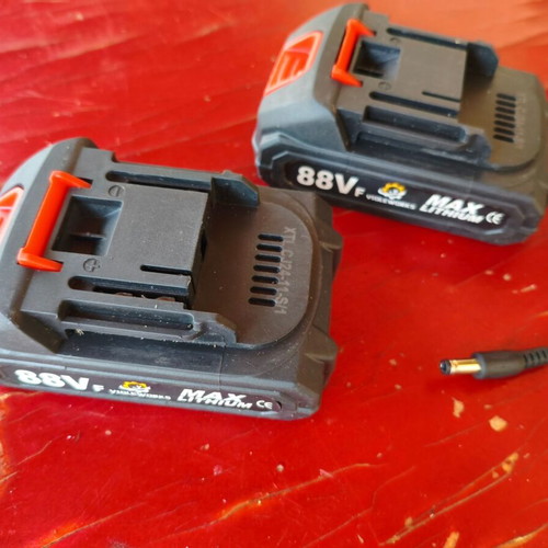 Violeworks 88VF Max 21V Battery Set with Charger like new