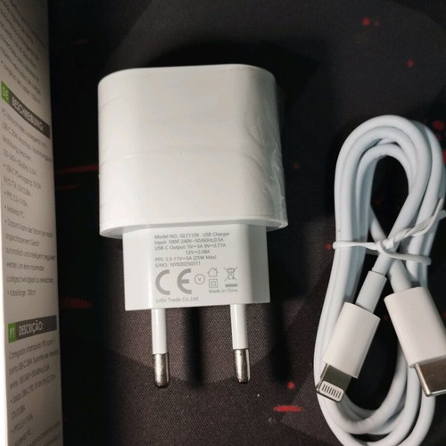 25W PD charger with Lightning cable like new