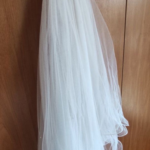 Wedding dress like new for petite brides, white with veil