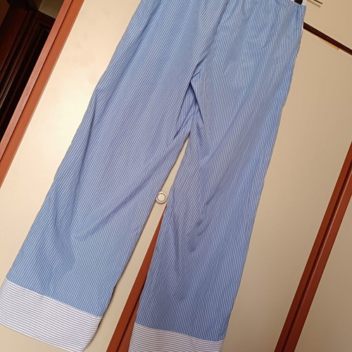 Pink Woman airy pants size M, like new, white and blue