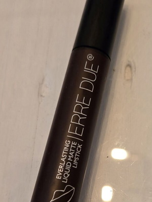 Erre Due lipstick used, shade dark Bordeaux 617