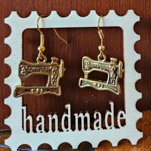 Dangling earrings with Singer sewing machine motif, new, gold color