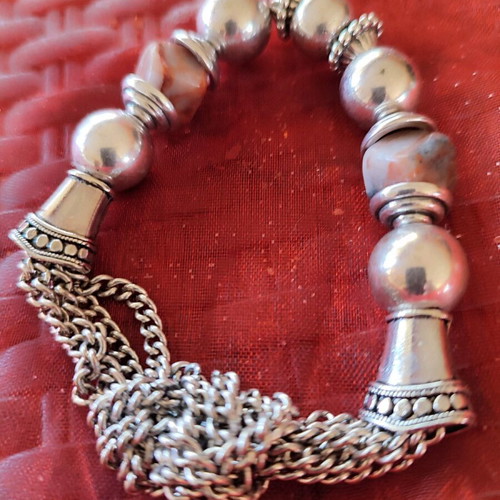 Silver-plated bracelet like new with genuine brown stones and elastic