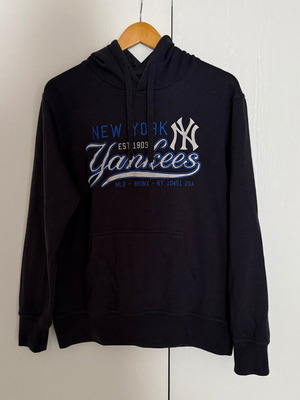 Majestic New York Yankees hoodie size Large like new