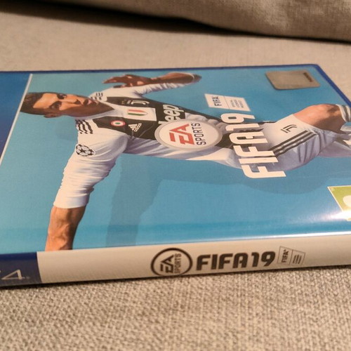 FIFA 19 PS4 like new, in excellent condition