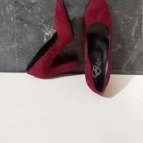 Eleins burgundy pumps size 39 like new