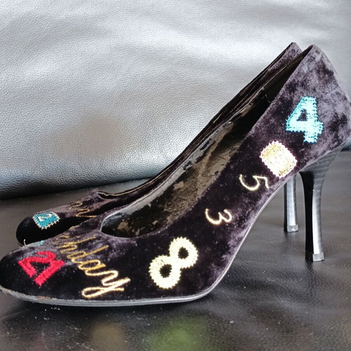 Si Boletti velvet pumps new with colorful embroidered details size 39