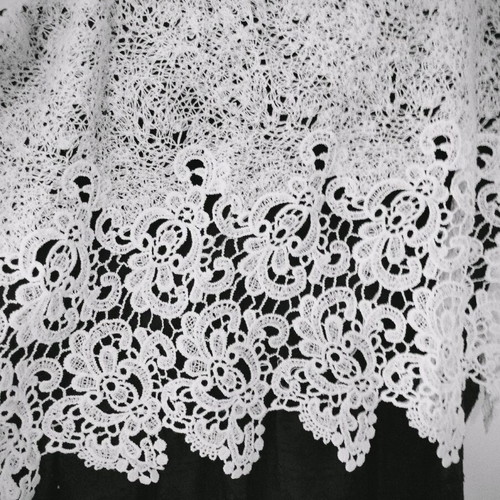 Evening dress like new, black and white, lace