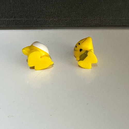 Gogo’s Crazy Bones yellow mini figures like new, collectible 2000s set